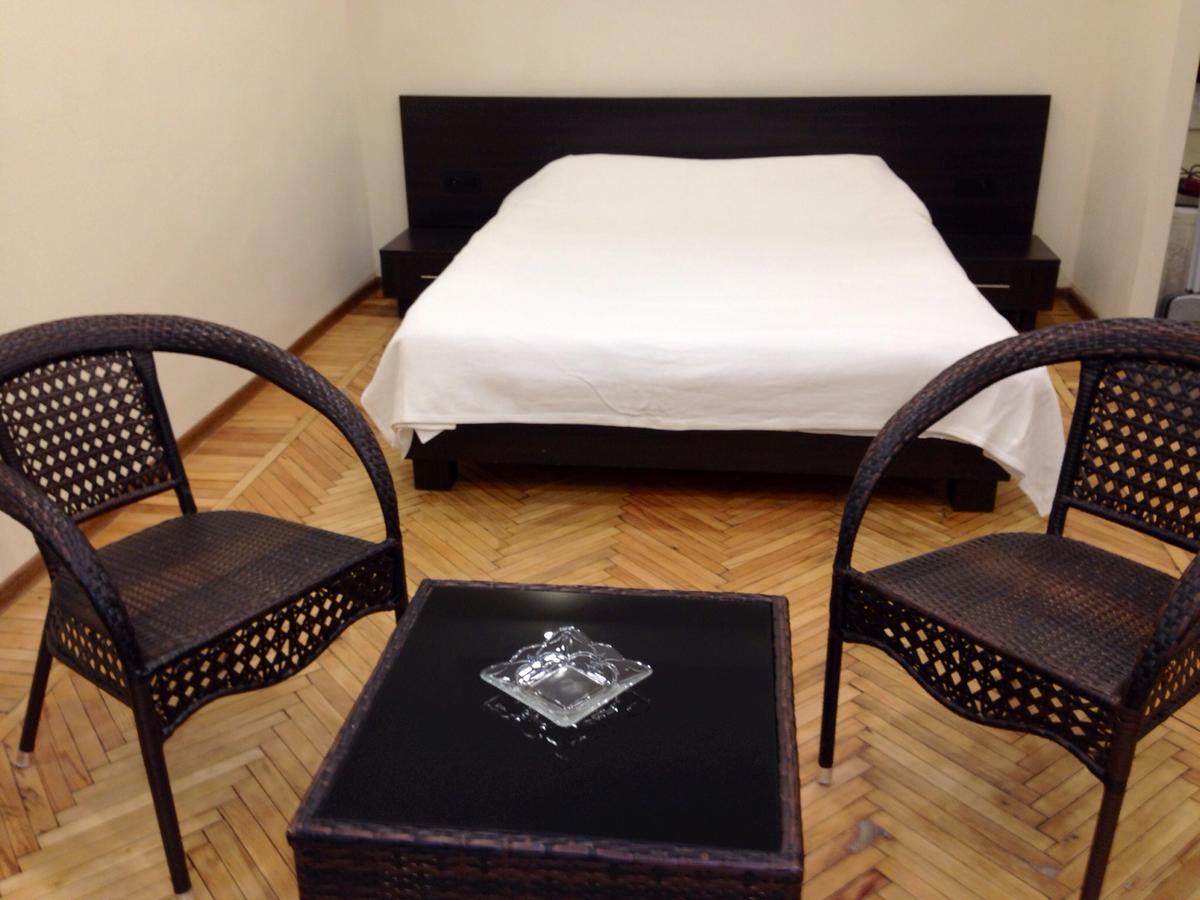 Yerevan Center Studio Apartment Екстер'єр фото